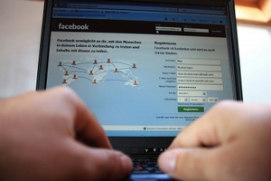 Facebook: Vorsicht vor angeblichen Profilbesucher-Apps (Foto: pixelio.de, F. Gopp)