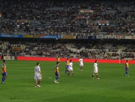 Fußball: Nur so viel ausgeben, wie hereinkommt (Foto: aboutpixel.de/A.Schmitter)