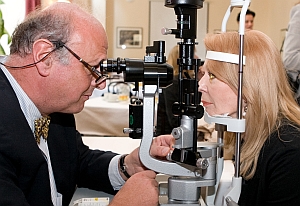 Sehnerv-Untersuchung: Zur Glaukom-Diagnose nötig (Foto: fotodienst.at/Draper)