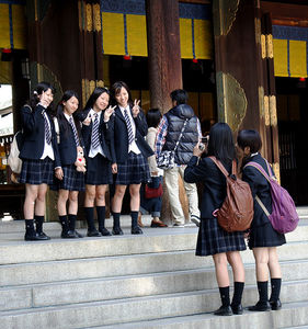 Japanische Schülerinnen: Umstieg ins Virtuelle (Foto: flickr.com/miss_millions)