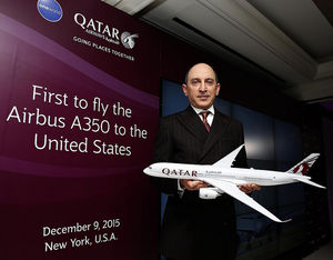 Akbar Al Baker feiert die Landung des ersten Airbus A350  in den USA (Foto: QR)
