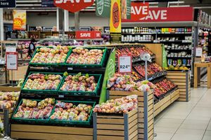 Supermarkt: Smartphone lenkt gewaltig ab (Foto: pixabay.com, stevepb)
