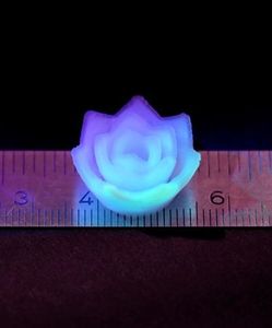 Lotusblüte aus Aerogel: feine Strukturen im 3D-Druck möglich (Foto: empa.ch)