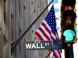 Wall Street: Viele Börsianer stoßen Aktien ab (Foto: pixelio.de, Rainer Sturm)