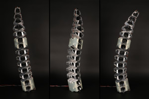 Mit Kirigami-Technik hergestellte Kunstwerke aus Metall (Foto: mit.edu)