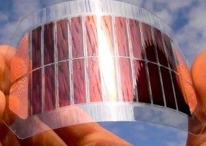Solarzelen aus Kunststoff sind flexibel und überaus leicht (Foto: english.qibebt.cas.cn)