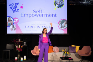 Initiatorin Carolin Schiebel inspiriert ihr Publikum mit ihrer Keynote (Foto: Carolin Schiebel)