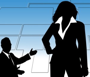 Kampf der Geschlechter: Frauen auf Vorstandsebene bekommen weniger (Bild: pixabay.com, geralt)