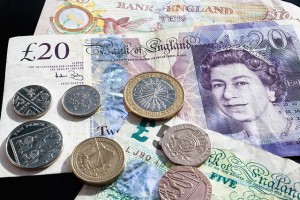 Pfund: Briten sollen ihre Pounds grüner anlegen (Foto: Stefan Schweihofer, pixabay.com)
