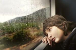 Nachdenklicher Junge: Depressionen bei Kindern nehmen zu (Foto: pixabay.com, Shlomaster)