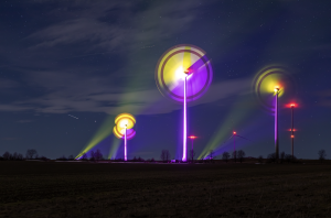Der Windpark wurde zum Adventkranz mit vier Kerzen (Bild: Klaus Rockenbauer)