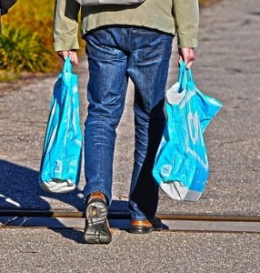 Plastiktüten: Daraus machen australische Forscher wertvolle Rohstoffe (Foto: Mabel Amber/pixabay.de)