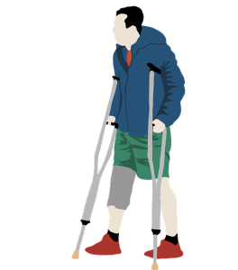An Krücken: Knochenbrüche können Folge von Blutdrucksenkern sein (Bild: Guarcas, pixabay.com)