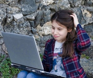 Zum Haare raufen: Cyber-Attacken gegen Kinder nehmen zu (Foto: pixabay.com, nicolagiordano)
