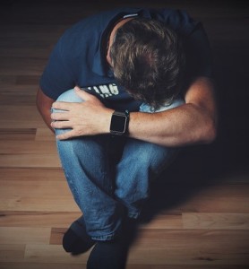 Verzweifelt: Soziale Ängste führen verstärkt zu Depressionen (Foto: Holger Langmaier, pixabay.com)