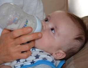 Stillen: Bald bekommen Babys pflanzenproduzierte Muttermilch (Foto: Ben Kerckx, pixabay.com)