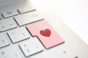 Digitale Partnersuche: Dating auf Knopfdruck so leicht wie nie zuvor (Foto: pixabay.com, Adrian)