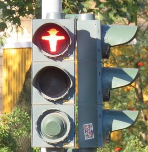 Rotes Ampelmännchen: Ostdeutsche Wirtschaft bekommt Krise zu spüren (Foto: pixabay.com, betexion)