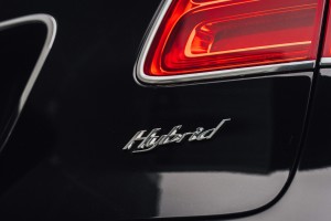 Hybrid- & Elektroautos verkaufen in der Schweiz (Foto von Tim Meyer auf Unsplash)