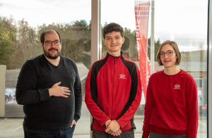 HARTL HAUS-CEO Yves Suter mit den Lehrlingen Timo Scheidl und Katharina Bauer (Foto: HARTL HAUS)