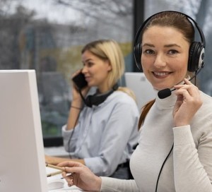 Callcenter-Mitarbeiterinnen: KI verbessert Service (Foto: Tele Solutions Call Central, pixabay.com)