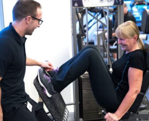 Håvard Haglo und Mariann Skorstad demonstrieren das KI-gestützte Training (Foto: myworkout.com)