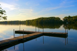 See: Bakterien bevölkern stehende Gewässer (Foto: pixabay.com, Mike Goad)