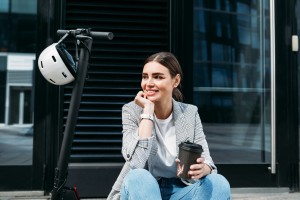 Für die Arbeit oder einfach nur zum Spass - ein Elektro-Scooter für dich (Foto: Unsplash)