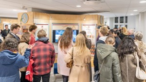 Besucher in der Kulturnacht (Foto: Scientology-Kirche)